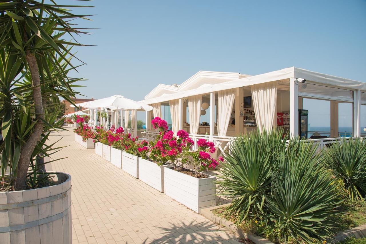 Hotel Eskada Beach Ahtopol Esterno foto
