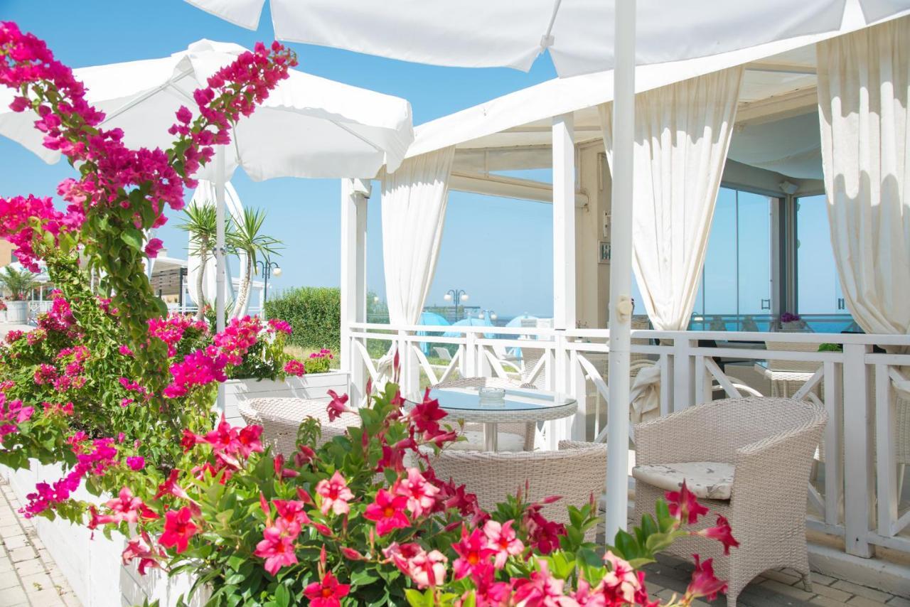 Hotel Eskada Beach Ahtopol Esterno foto